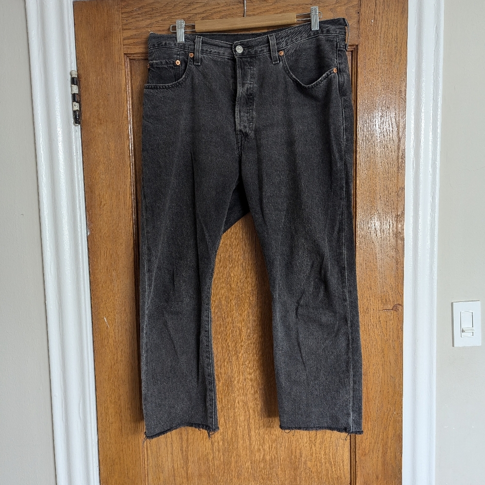 Black Levi 501 cropped straight leg jeans - size 32